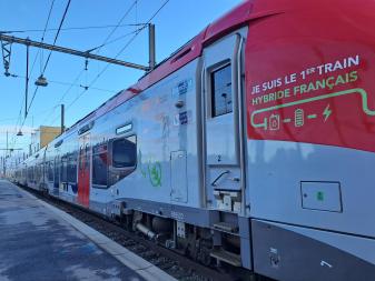 Le Groupe Dyneff fournit le premier train hybride de la SNCF
