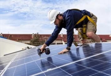 Dyneff consolide sa branche 