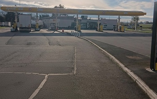 Station Autoroutière  Dyneff  Aire de Saint  Eloi