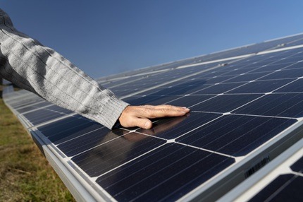 Pourquoi installer des panneaux solaires hybrides ?&nbsp;- Dyneff