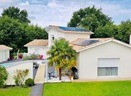 maison avec panneaux solaires